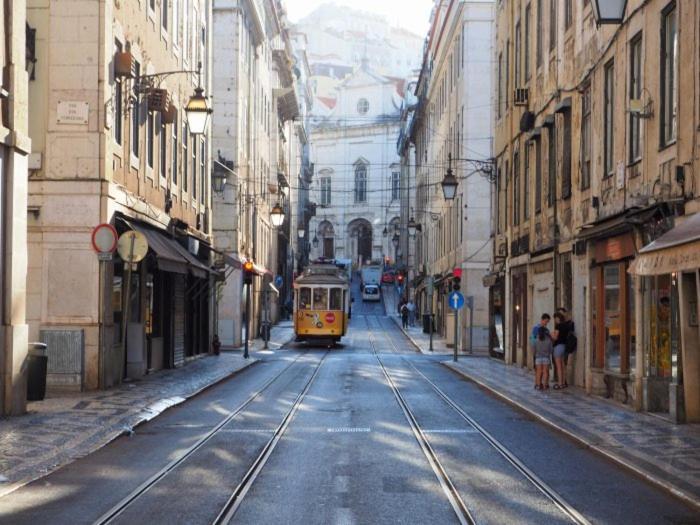 Quarto Com Varanda Na Rua Dos Douradores Lisbon Bagian luar foto